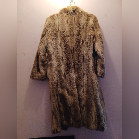 AUTHENTIC VINGATGE FUR COAT - Picture 2 of 3